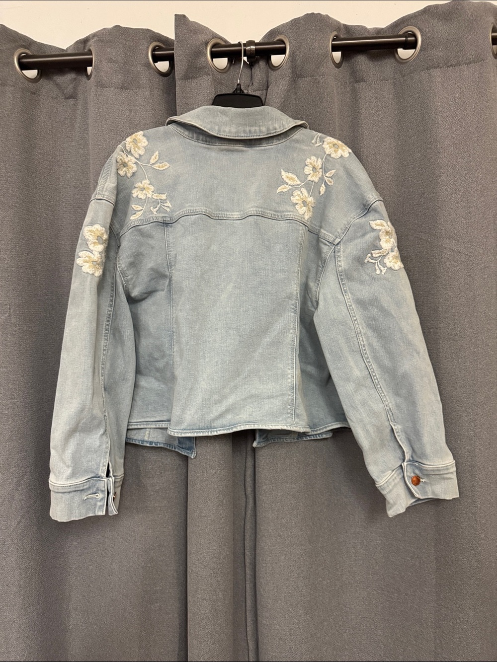 Lane Bryant Light Blue Denim Jacket with White Floral Embroidery - Picture 11 of 15